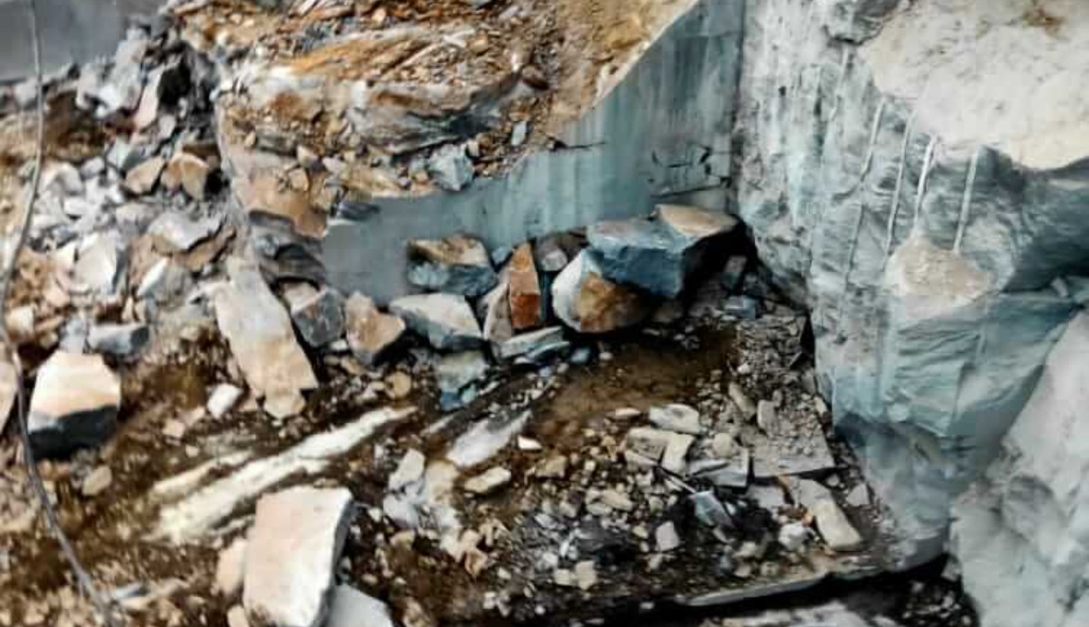 ROCK BREAKING AND CONCRETE CUTTING CHEMICAL